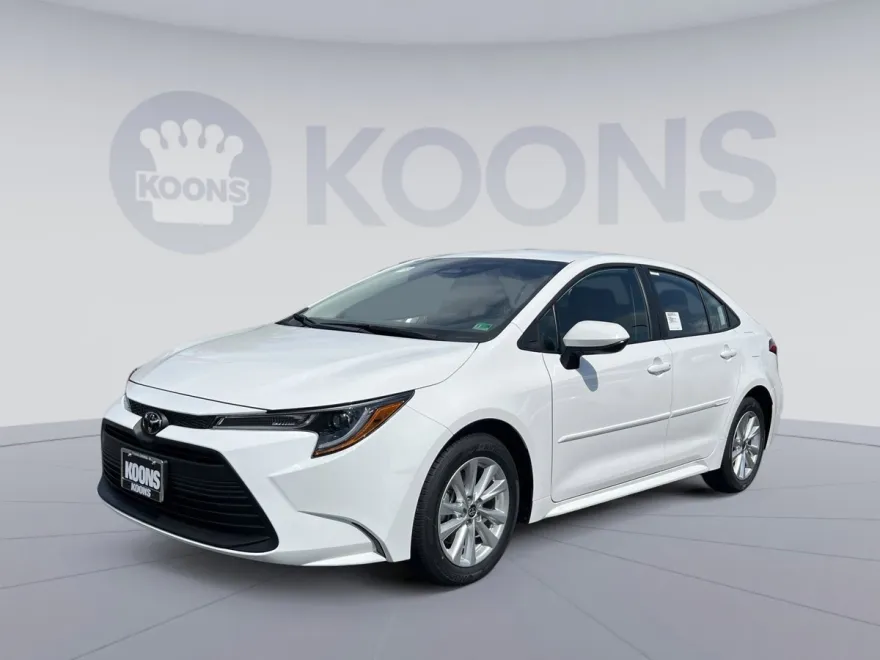 2025 Toyota Corolla LE photo 1