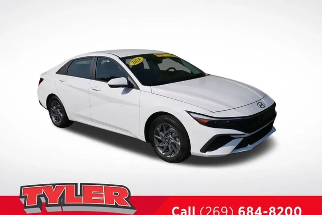 2024 Hyundai Elantra SEL photo 1