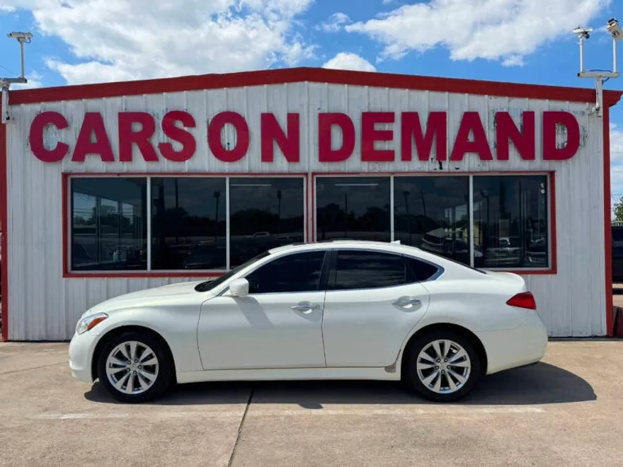 2011 Infiniti M37 photo 1