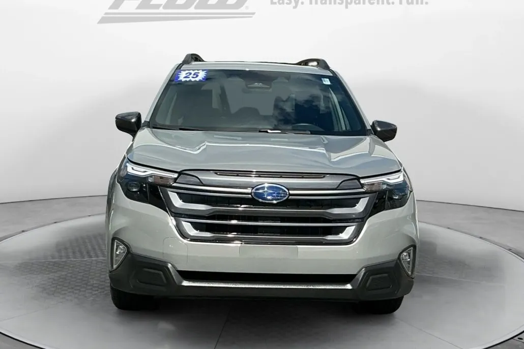 2025 Subaru Forester Premium photo 1