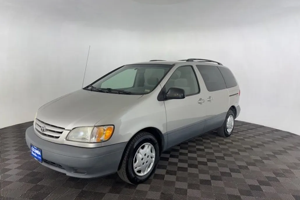 2003 Toyota Sienna CE photo 1