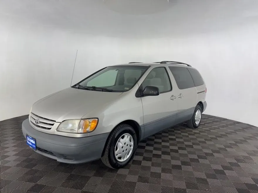 2003 Toyota Sienna CE photo 1
