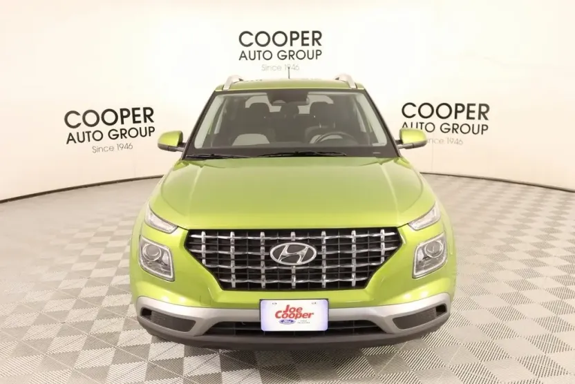 2023 Hyundai Venue SEL photo 1