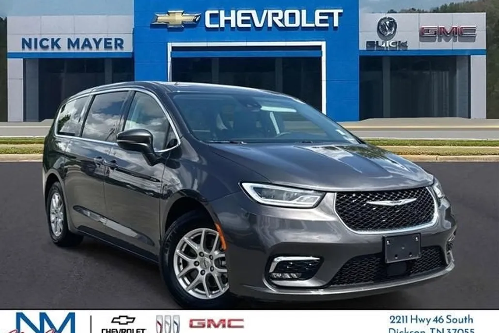 2023 Chrysler Pacifica Touring L photo 1
