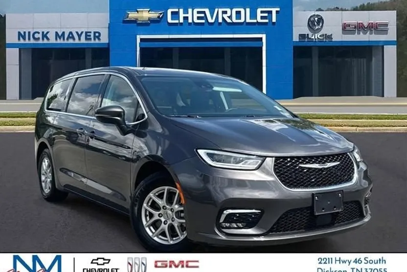 2023 Chrysler Pacifica Touring L photo 1