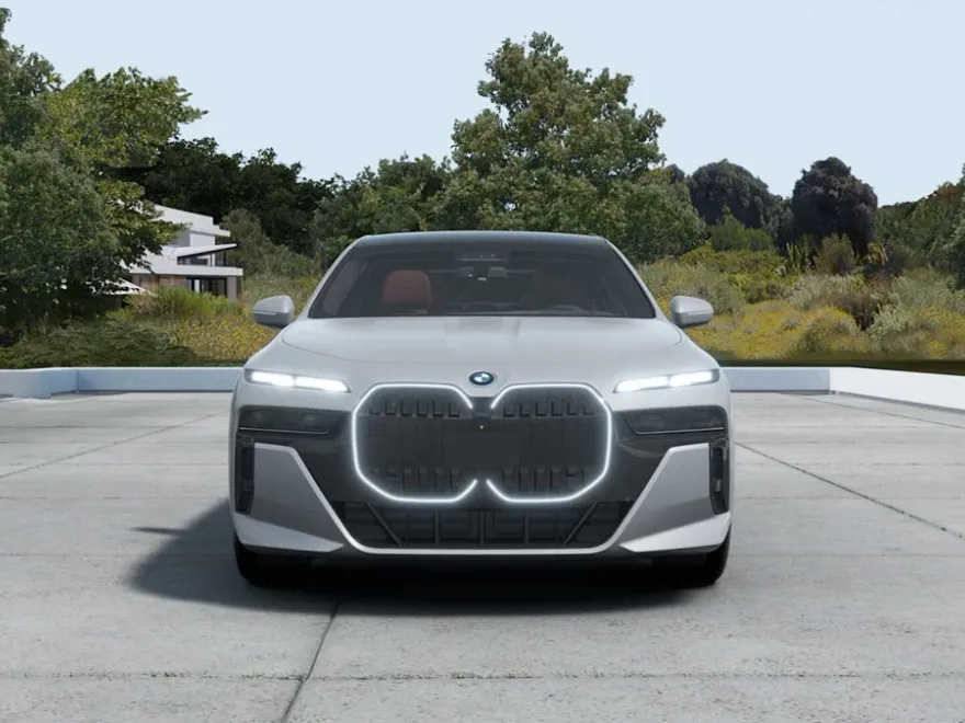 2026 Bmw 750e photo 1