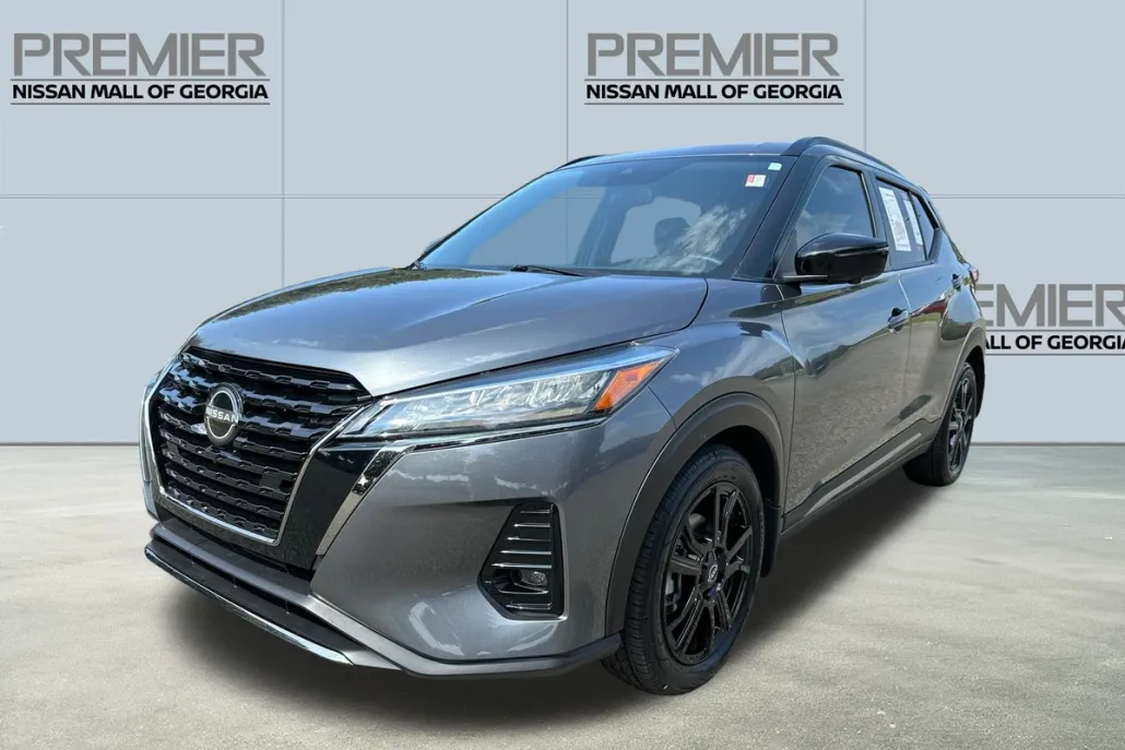 2022 Nissan Kicks SR photo 1
