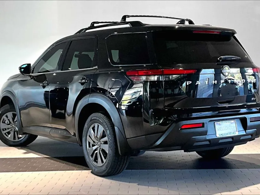 2022 Nissan Pathfinder SV photo 1