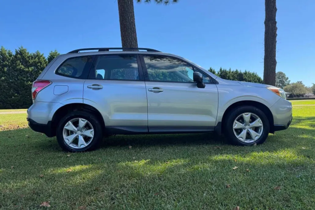 2015 Subaru Forester 2.5i photo 1