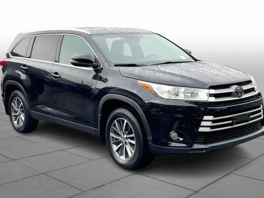 2019 Toyota Highlander XLE photo 1