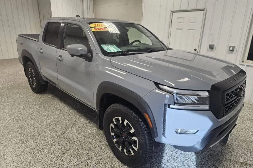 2023 Nissan Frontier PRO-4X photo 1