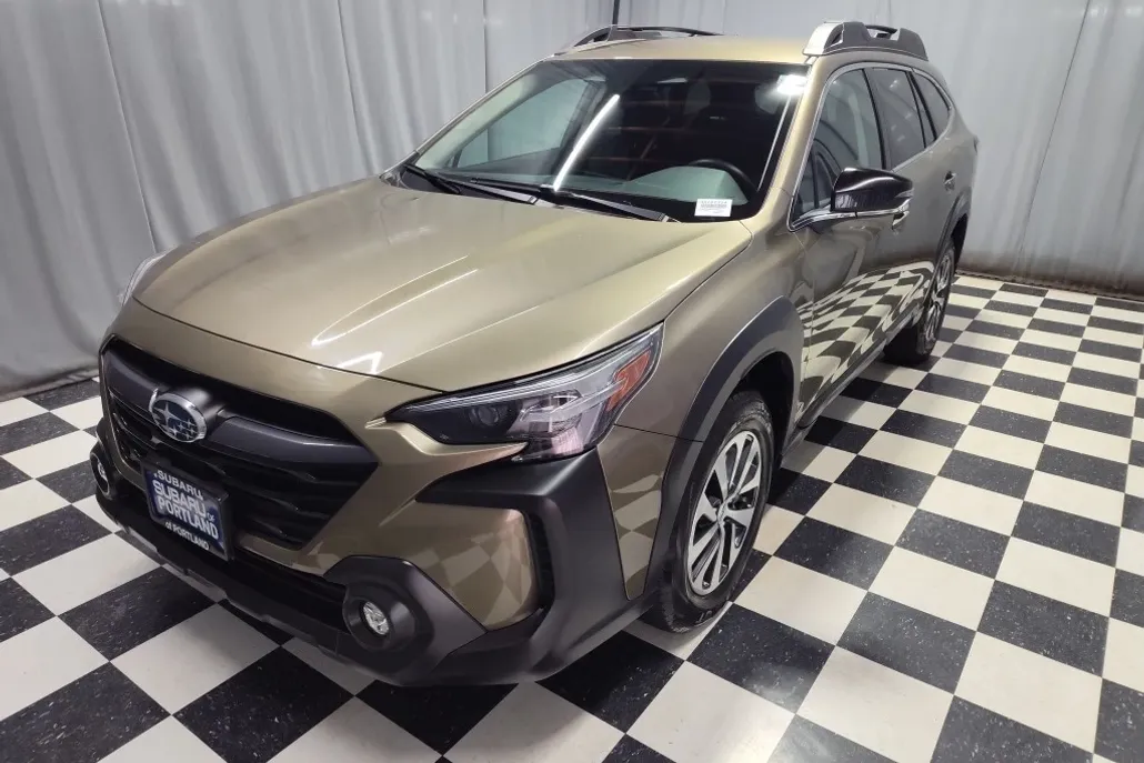 2024 Subaru Outback Premium photo 1