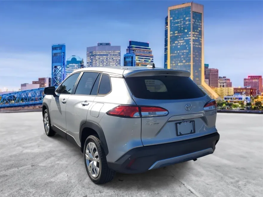 2022 Toyota Corolla Cross L photo 1