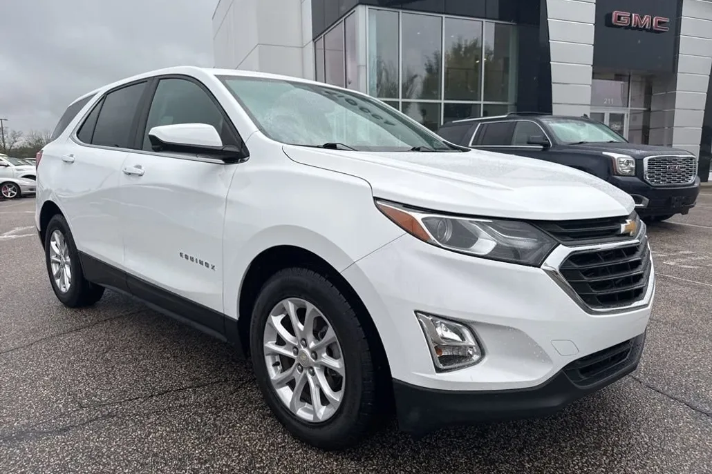 2021 Chevrolet Equinox LT photo 1