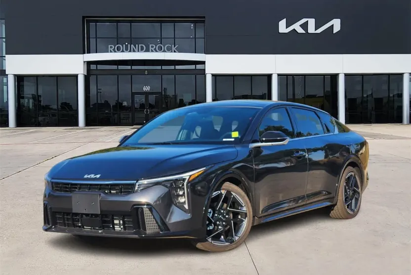 2025 Kia K4 GT-Line photo 1