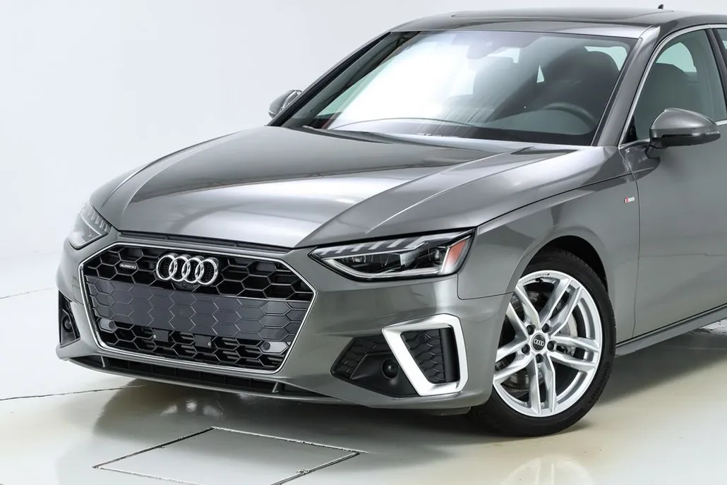 2024 Audi A4 45 S line Premium Plus photo 1