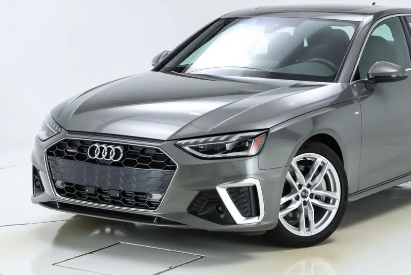 2024 Audi A4 45 S line Premium Plus photo 1