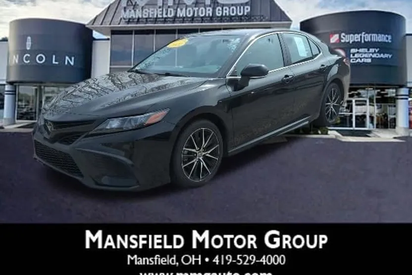 2022 Toyota Camry SE photo 1