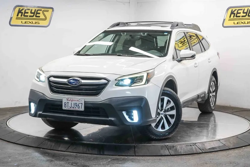 2020 Subaru Outback Premium photo 1
