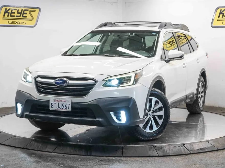 2020 Subaru Outback Premium photo 1