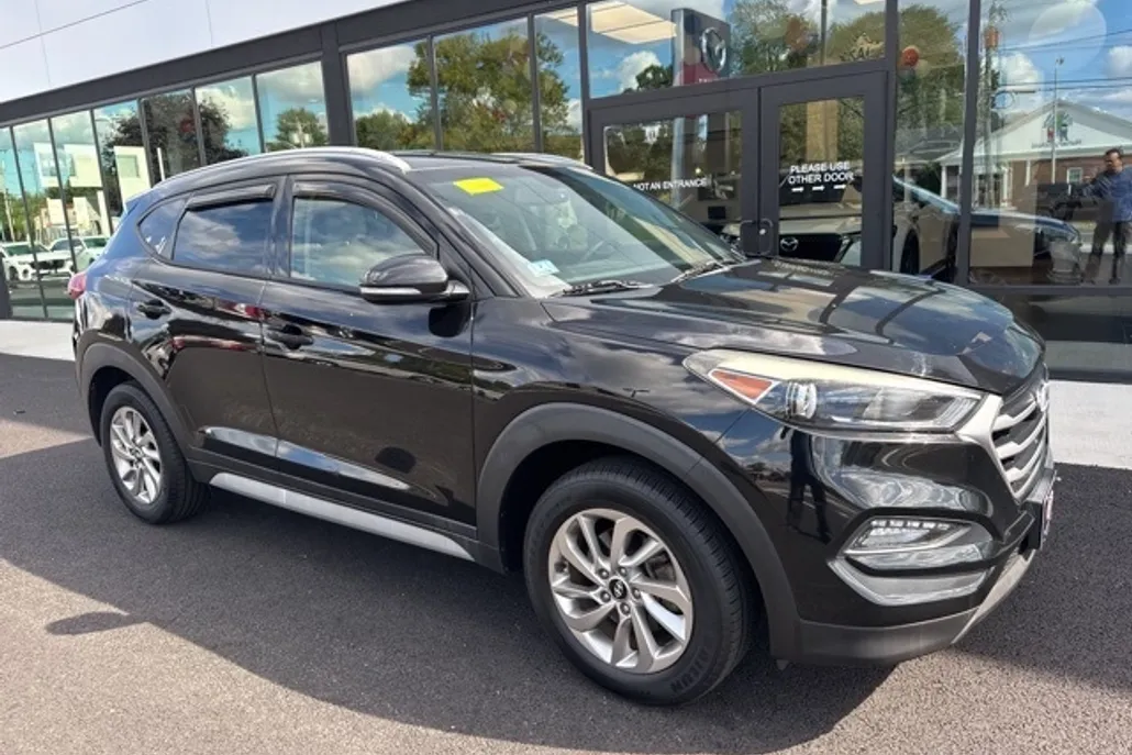 2017 Hyundai Tucson SE Plus photo 1
