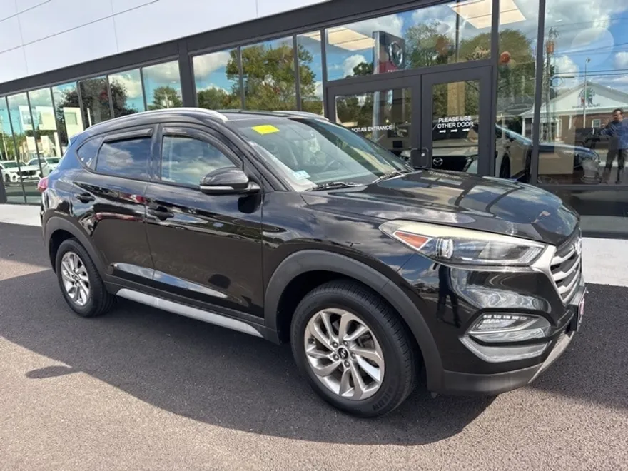 2017 Hyundai Tucson SE Plus photo 1