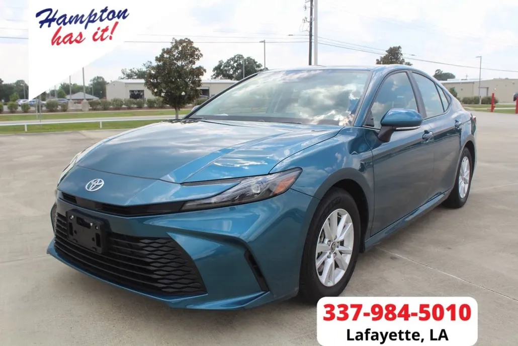 2025 Toyota Camry LE photo 1