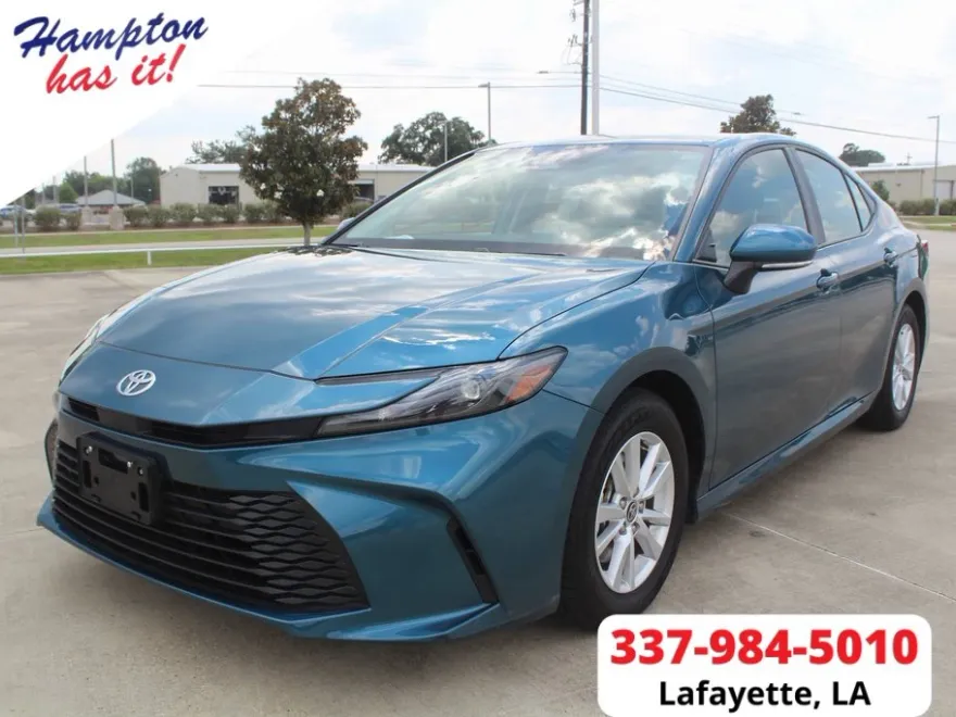 2025 Toyota Camry LE photo 1