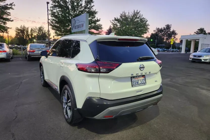 2021 Nissan Rogue SL photo 1