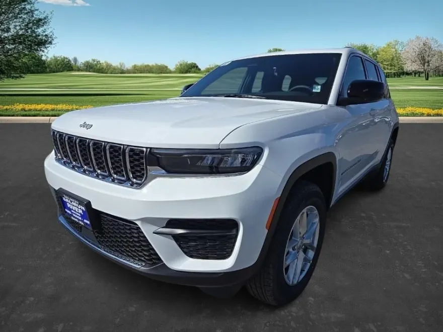 2025 Jeep Grand Cherokee Laredo photo 1