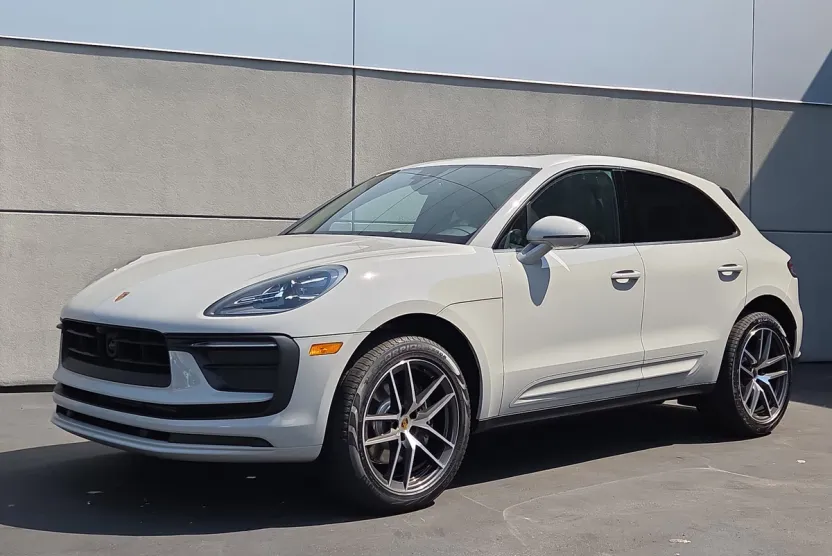2026 Porsche Macan T photo 1