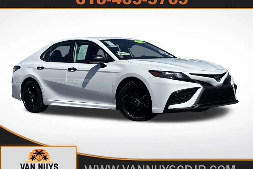 2022 Toyota Camry Hybrid SE photo 1