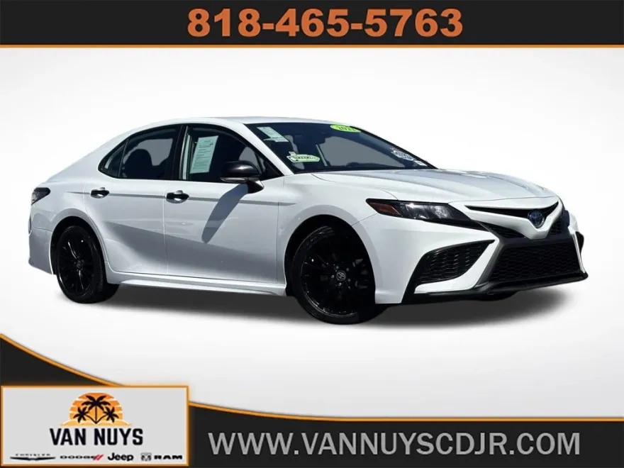 2022 Toyota Camry Hybrid SE photo 1