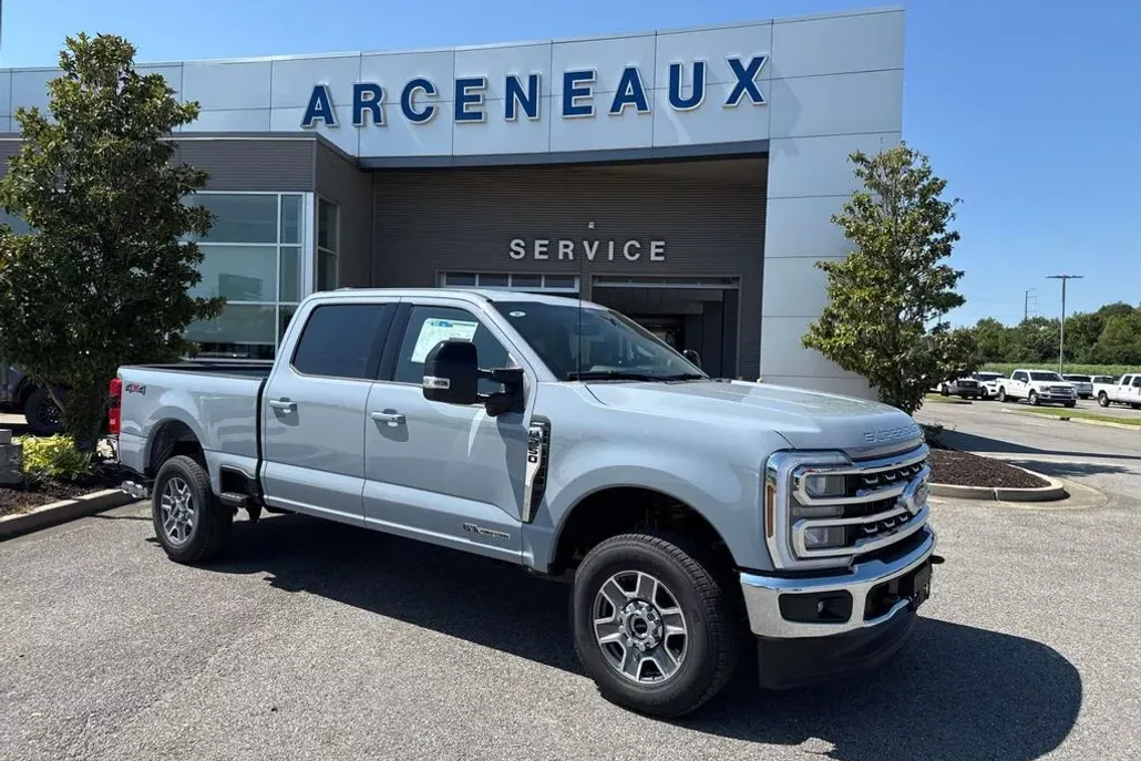 2026 Ford F-250 Lariat photo 1