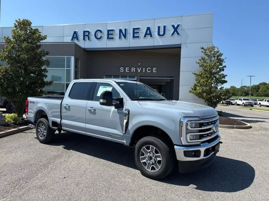 2026 Ford F-250 Lariat photo 1