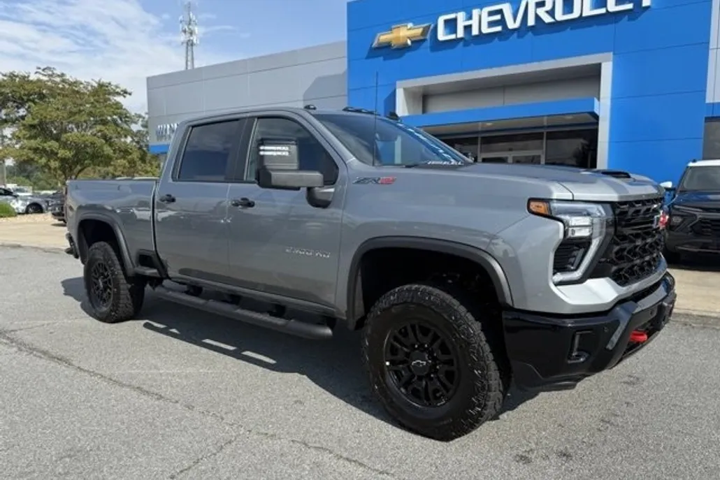 2025 Chevrolet Silverado 2500HD ZR2 photo 1