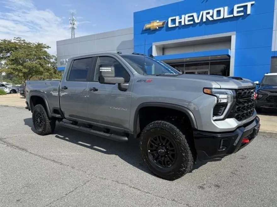 2025 Chevrolet Silverado 2500HD ZR2 photo 1