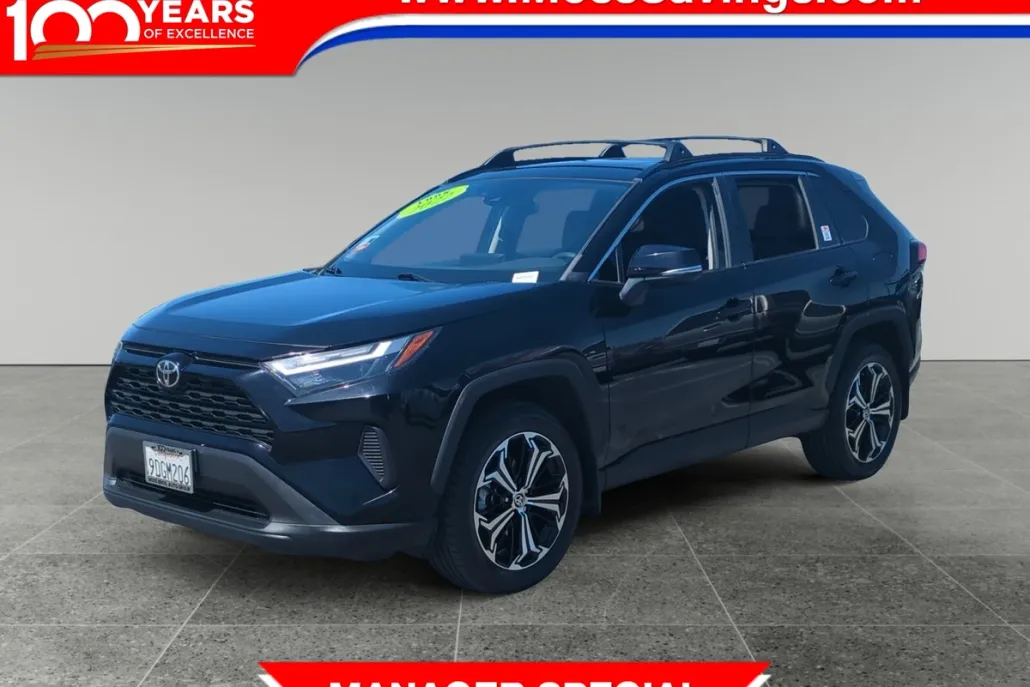 2022 Toyota RAV4 XLE photo 1