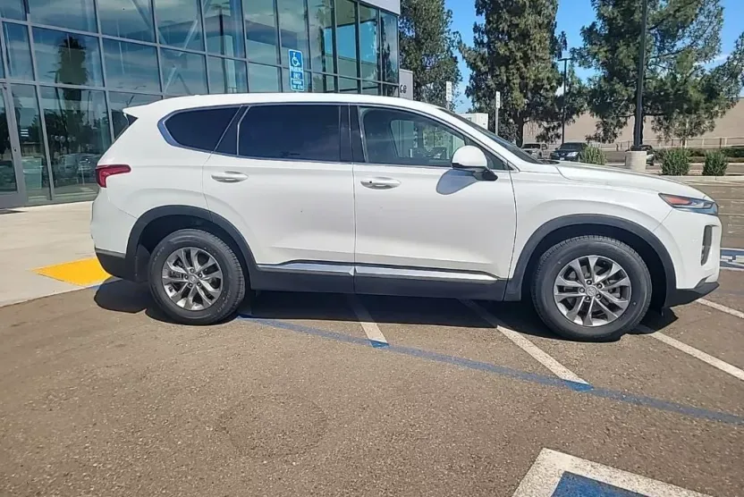 2019 Hyundai Santa Fe SEL photo 1