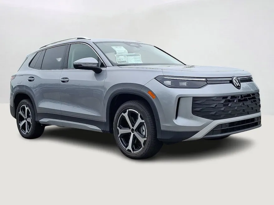2025 Volkswagen Tiguan SE photo 1