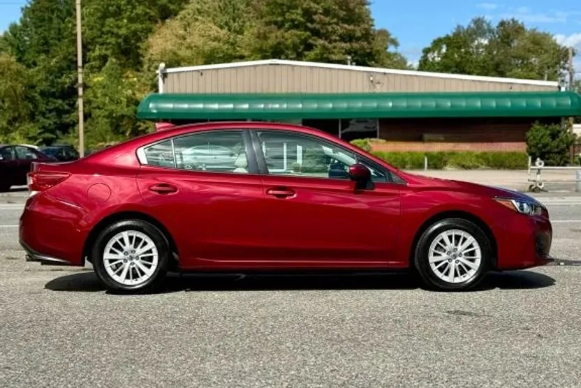 2017 Subaru Impreza 2.0i Premium photo 1