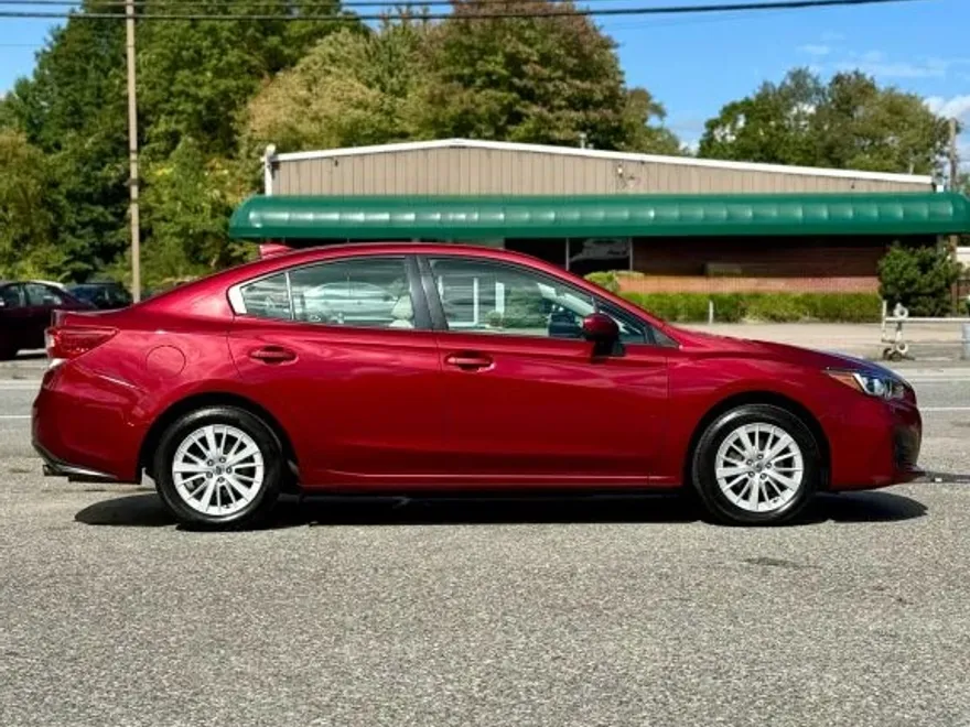 2017 Subaru Impreza 2.0i Premium photo 1