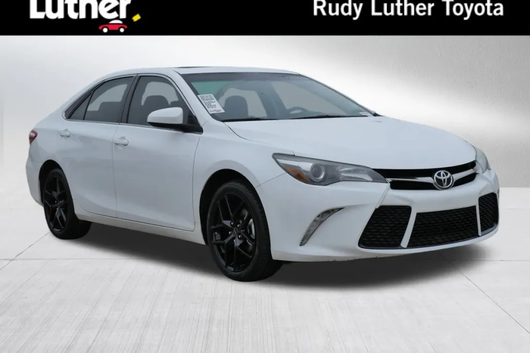2017 Toyota Camry XSE photo 1