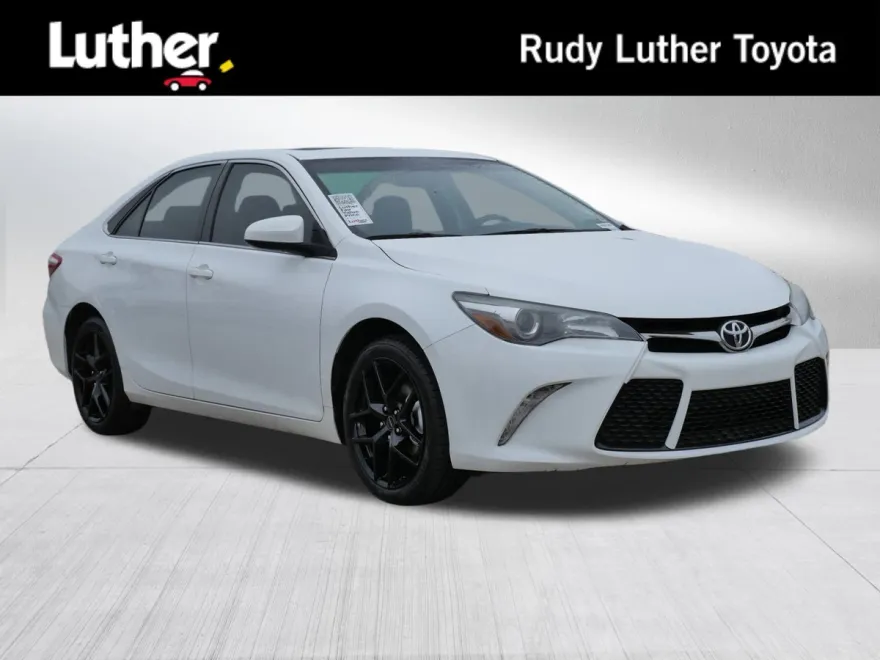 2017 Toyota Camry XSE photo 1
