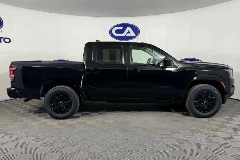 2023 Nissan Frontier SV Crew Cab photo 1