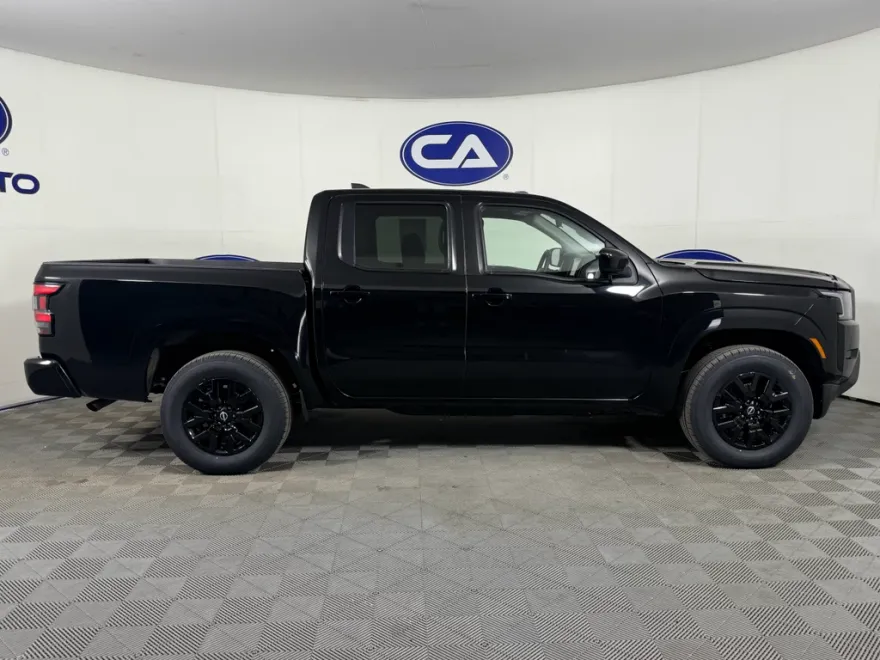 2023 Nissan Frontier SV Crew Cab photo 1