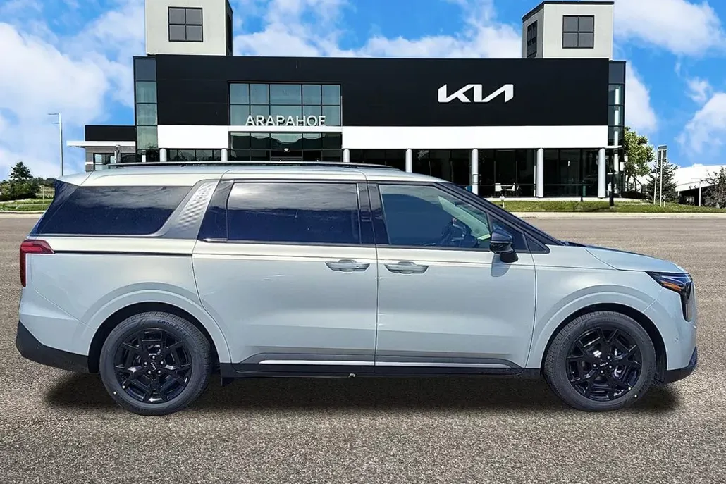 2025 Kia Carnival SX Prestige photo 1
