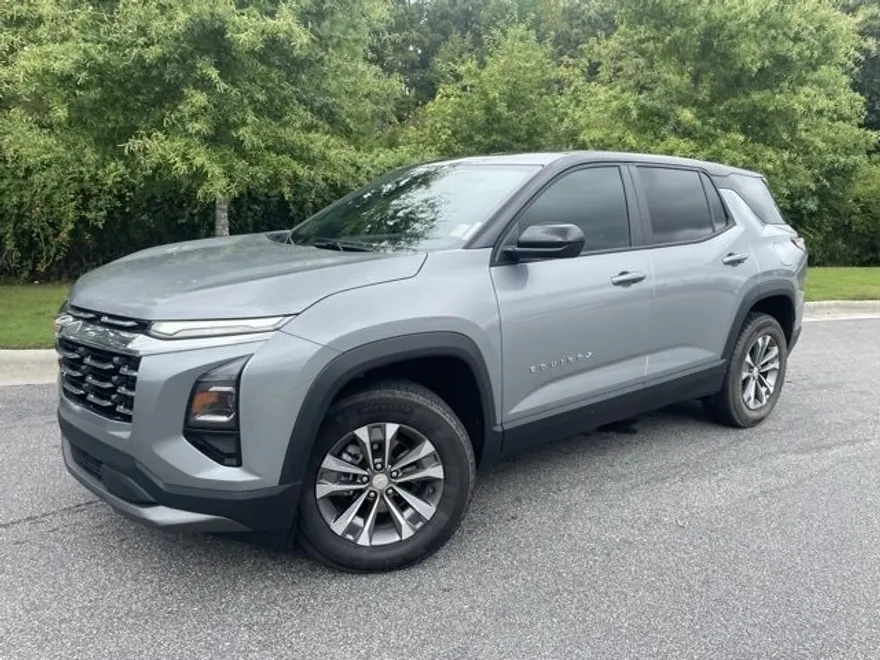 2025 Chevrolet Equinox LT photo 1