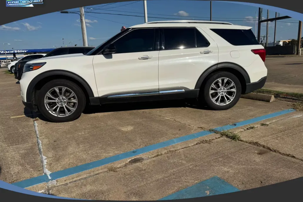 2021 Ford Explorer Limited Sport photo 1