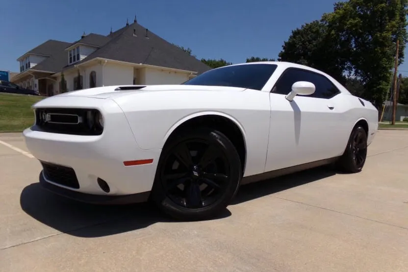 2020 Dodge Challenger SXT photo 1